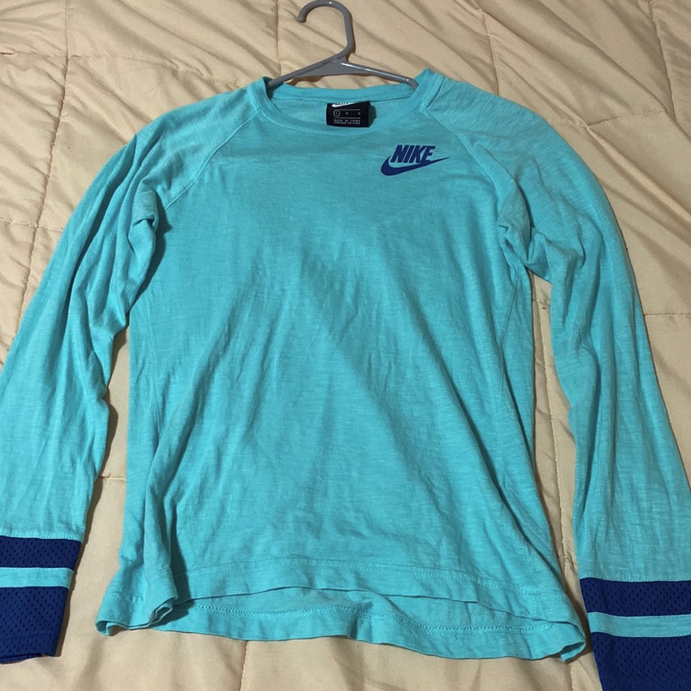Nike long sleeve t-shirt